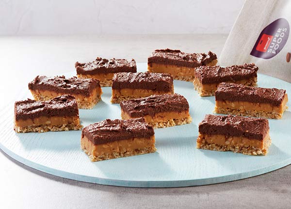 Raw chocolate peanut slice