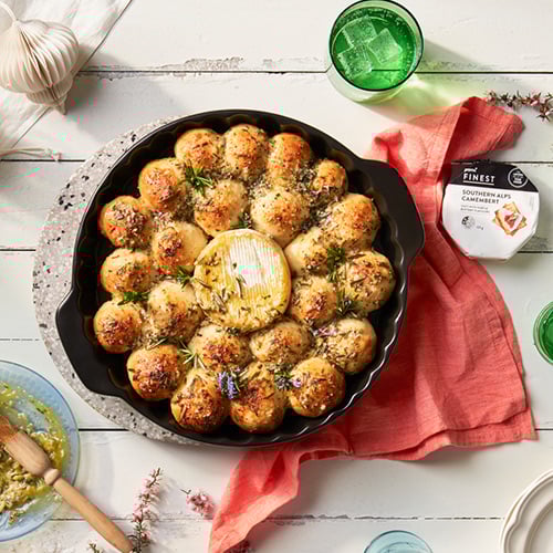 Bread and camembert wreath