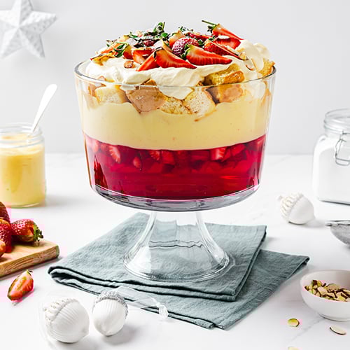 Christmas trifle with strawberries and jelly